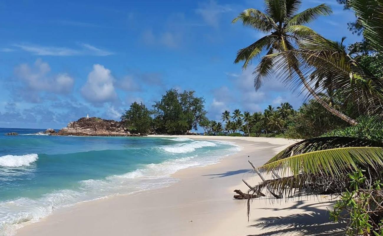 Foto af Anse Kerlan Strand med hvidt fint sand overflade