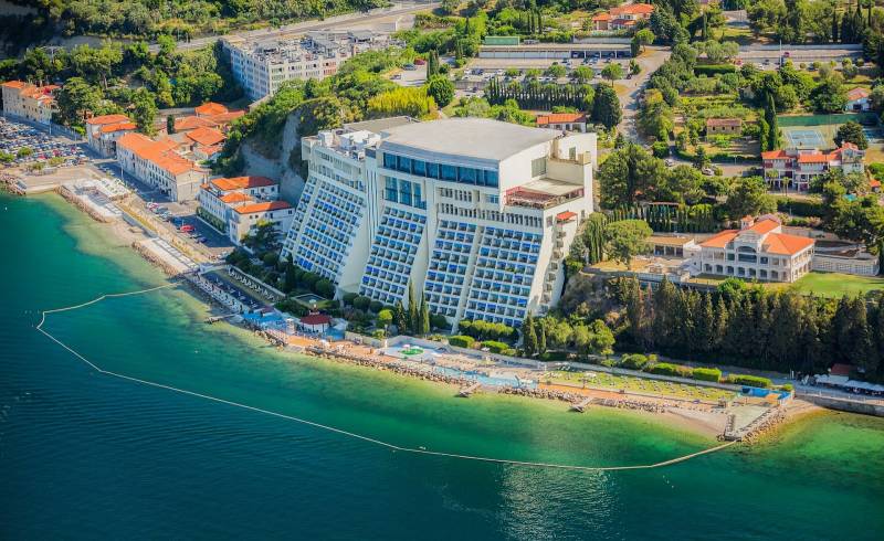 Foto af Bernardin beach med let fin sten overflade