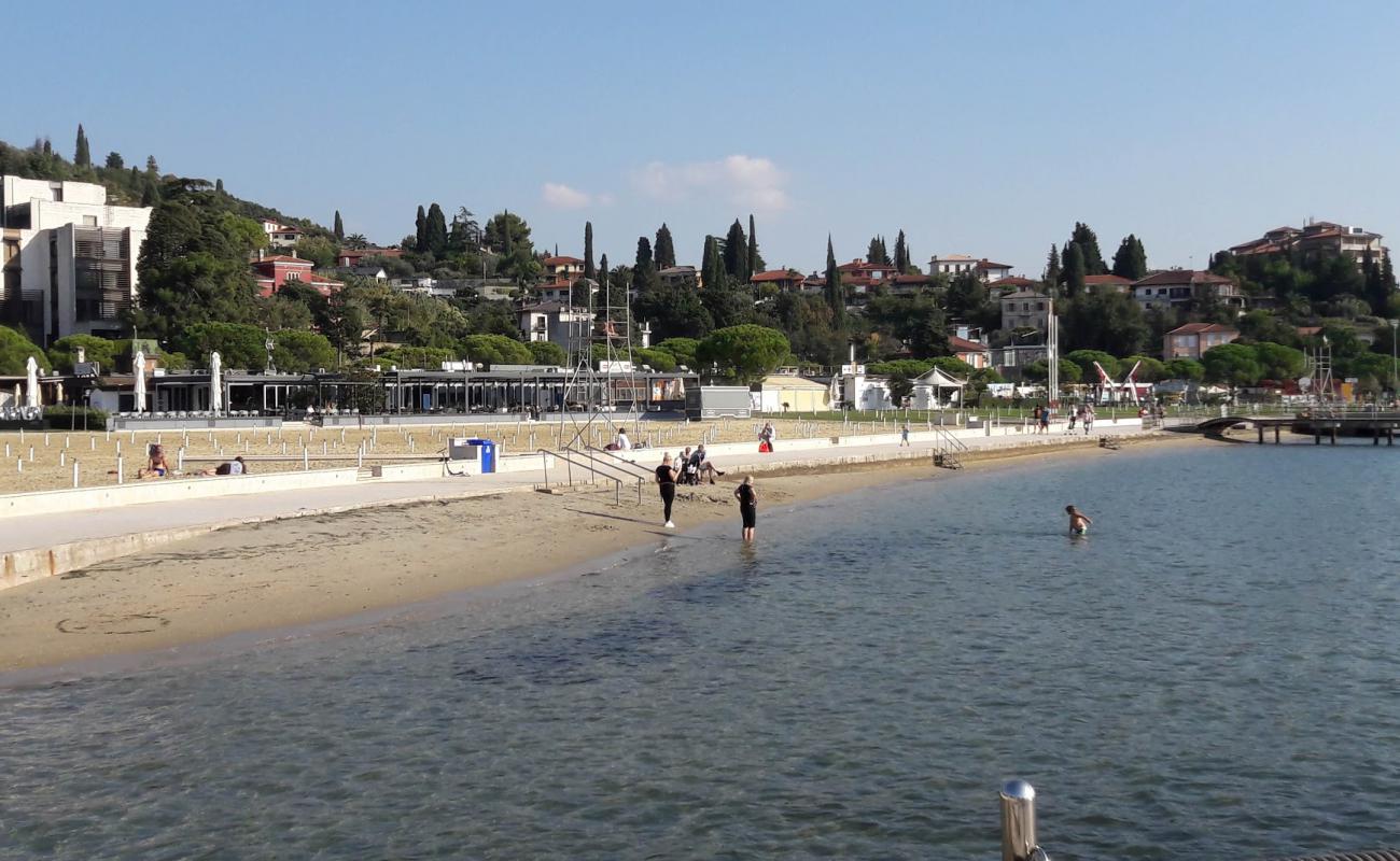 Foto af Portoroz beach med lys sand overflade