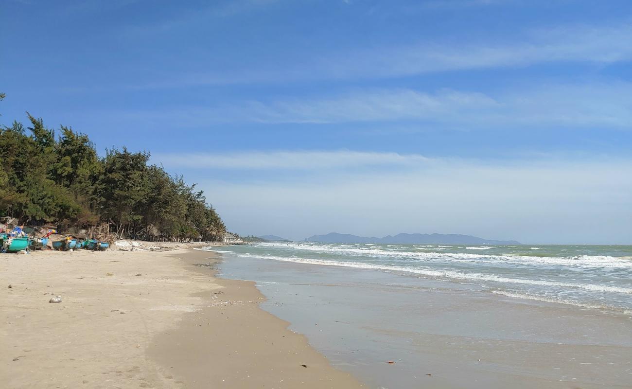 Foto af Thuy Tien Beach med grå sand overflade