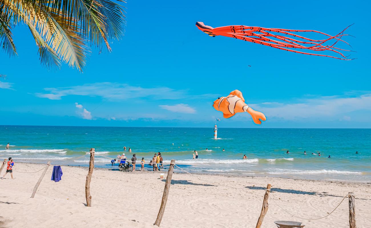 Foto af Cam Binh Beach med lys sand overflade