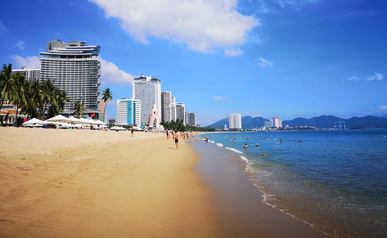 Foto af Nha Trang Strand med lys fint sand overflade