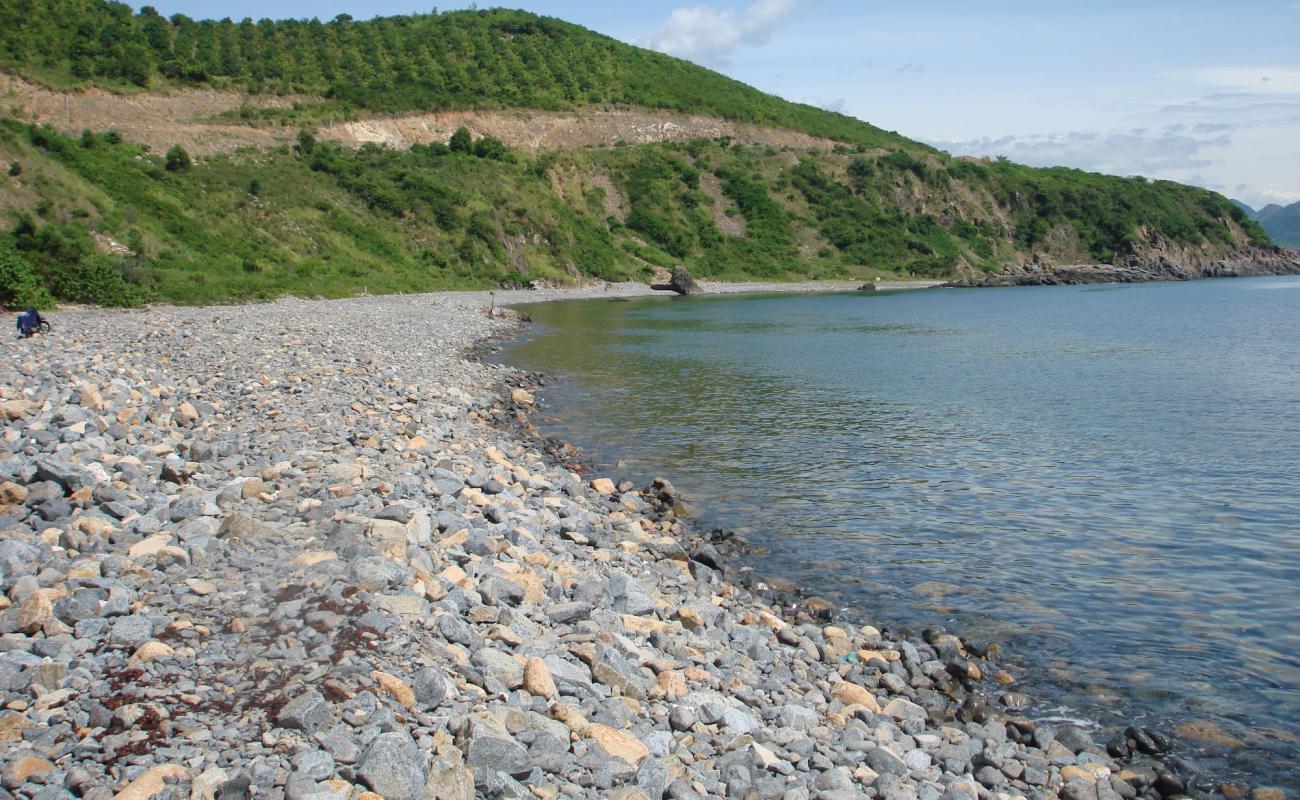 Foto af Bai Tien Beach med grå sten overflade