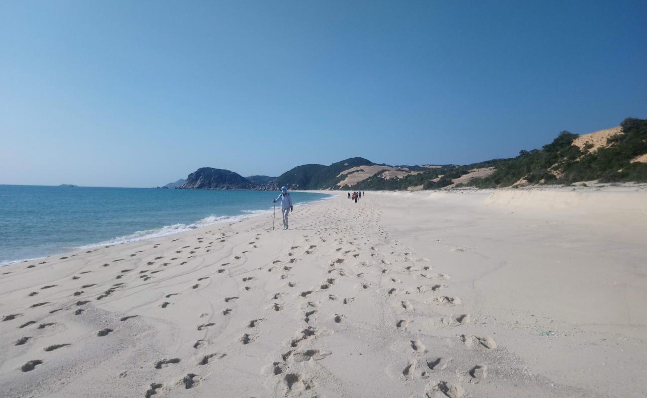 Foto af Na Beach med lys sand overflade