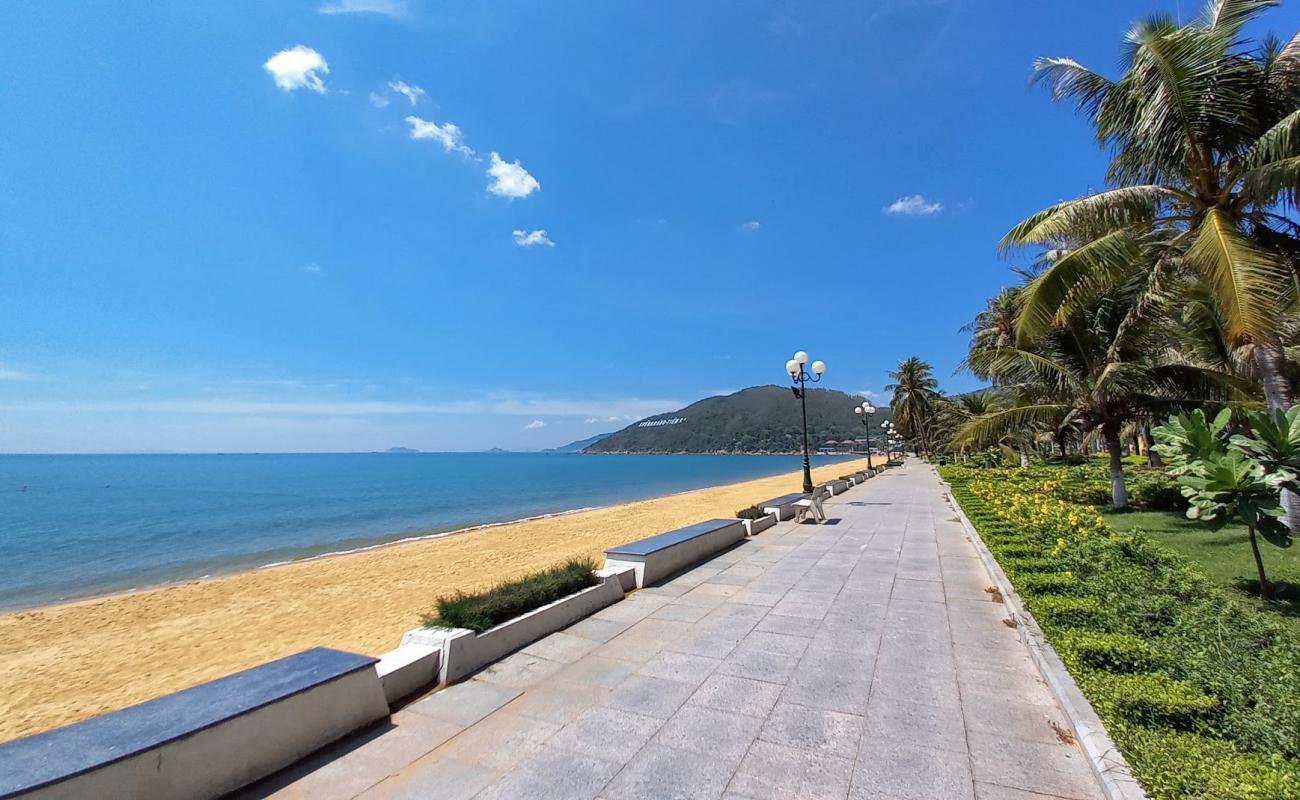 Foto af Quy Nhon Beach med lys sand overflade