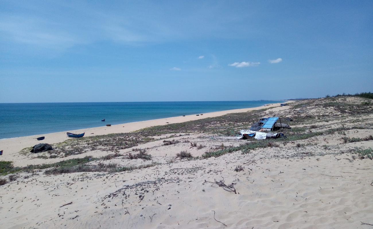 Foto af Phu Hoa Beach med lys sand overflade