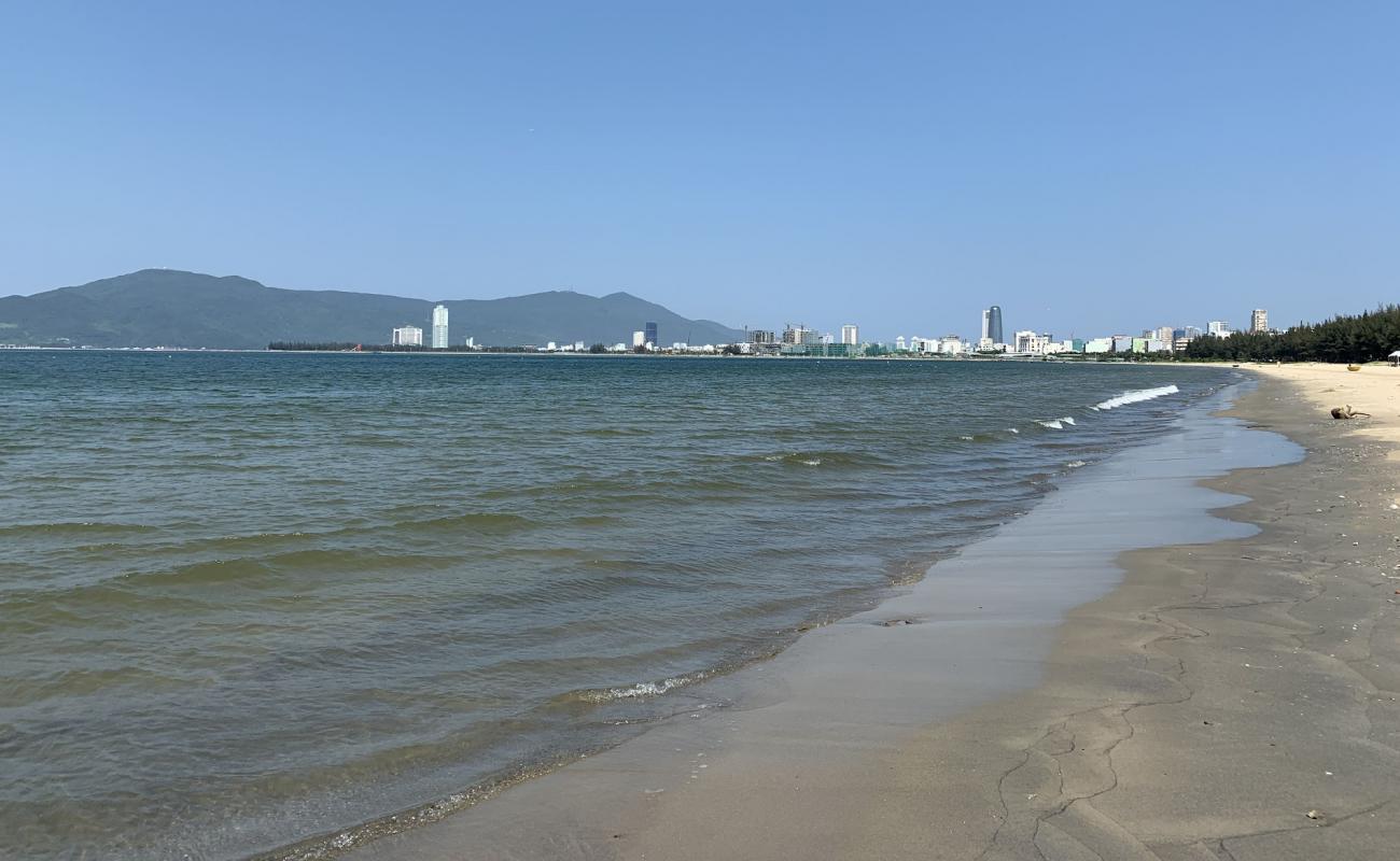 Foto af Nguyen Tat Thanh Beach med lys sand overflade