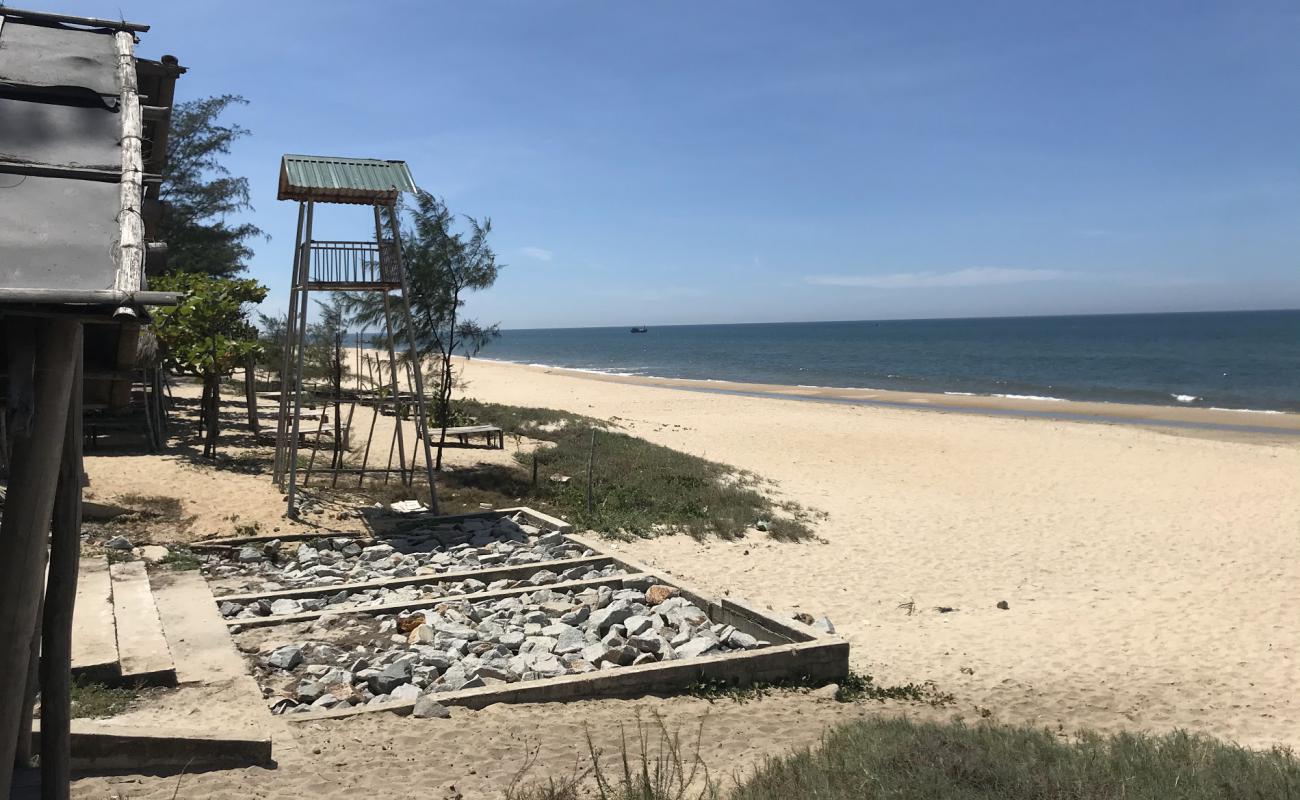 Foto af Phu Dien Beach med lys sand overflade