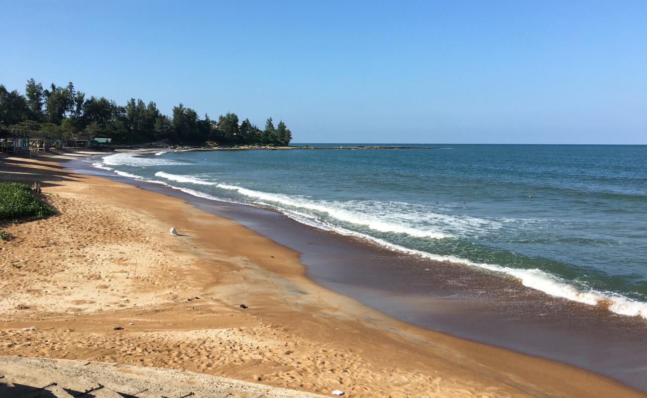 Foto af Cua Tung Beach med lys sand overflade