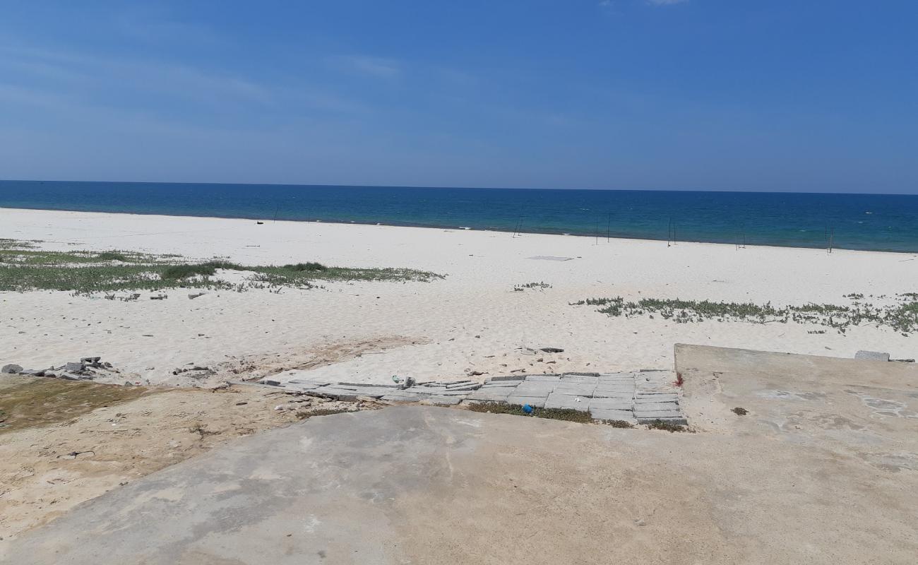 Foto af Le Thuy Beach med hvidt sand overflade