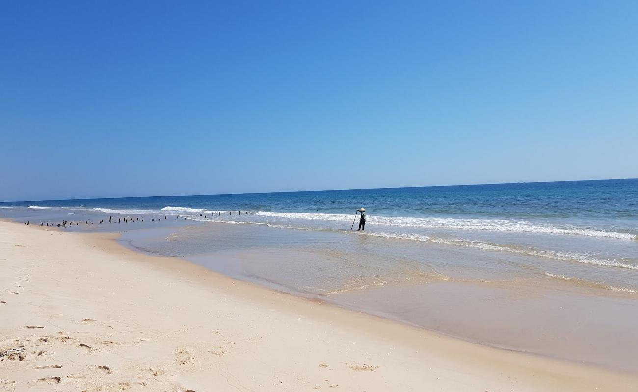 Foto af Bao Ninh Beach med lys fint sand overflade