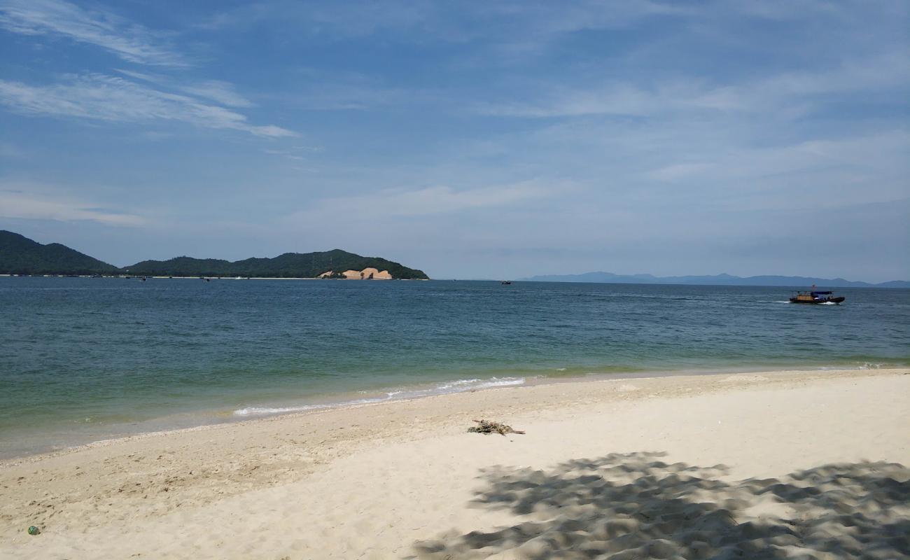 Foto af Bac Van beach med lys sand overflade