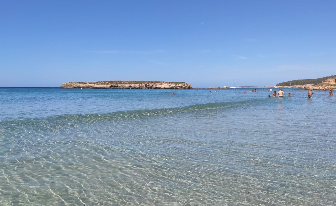 Foto af Platja de San Tomas med lys fint sand overflade