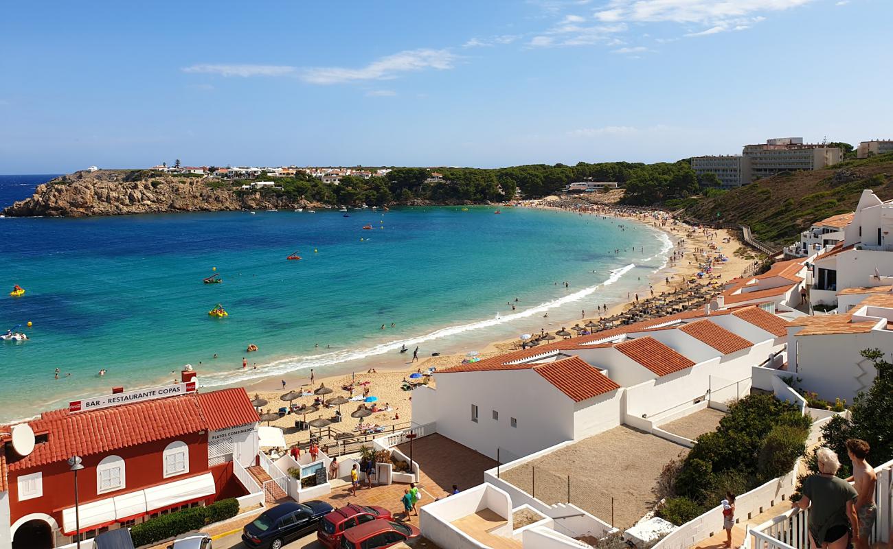 Foto af Arenal d'en Castell Strand med lys fint sand overflade