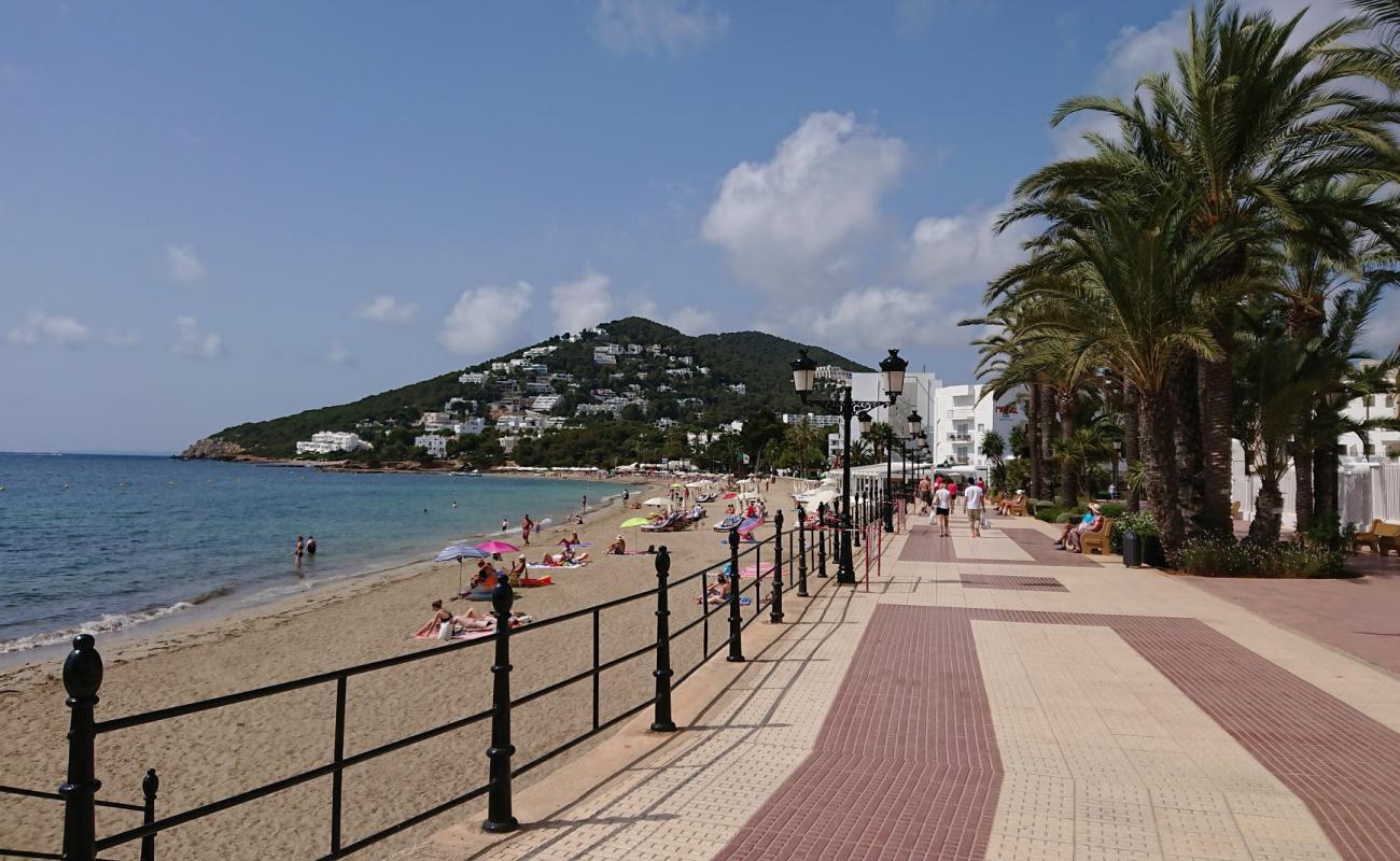 Foto af Platja de Santa Eulalia II med lys fint sand overflade