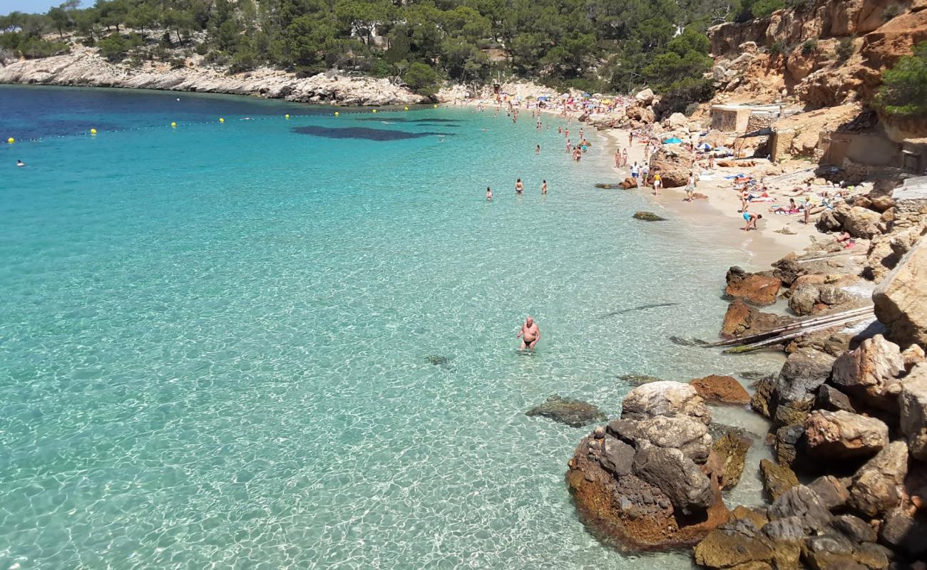 Foto af Stranden Cala Salada med lys fint sand overflade