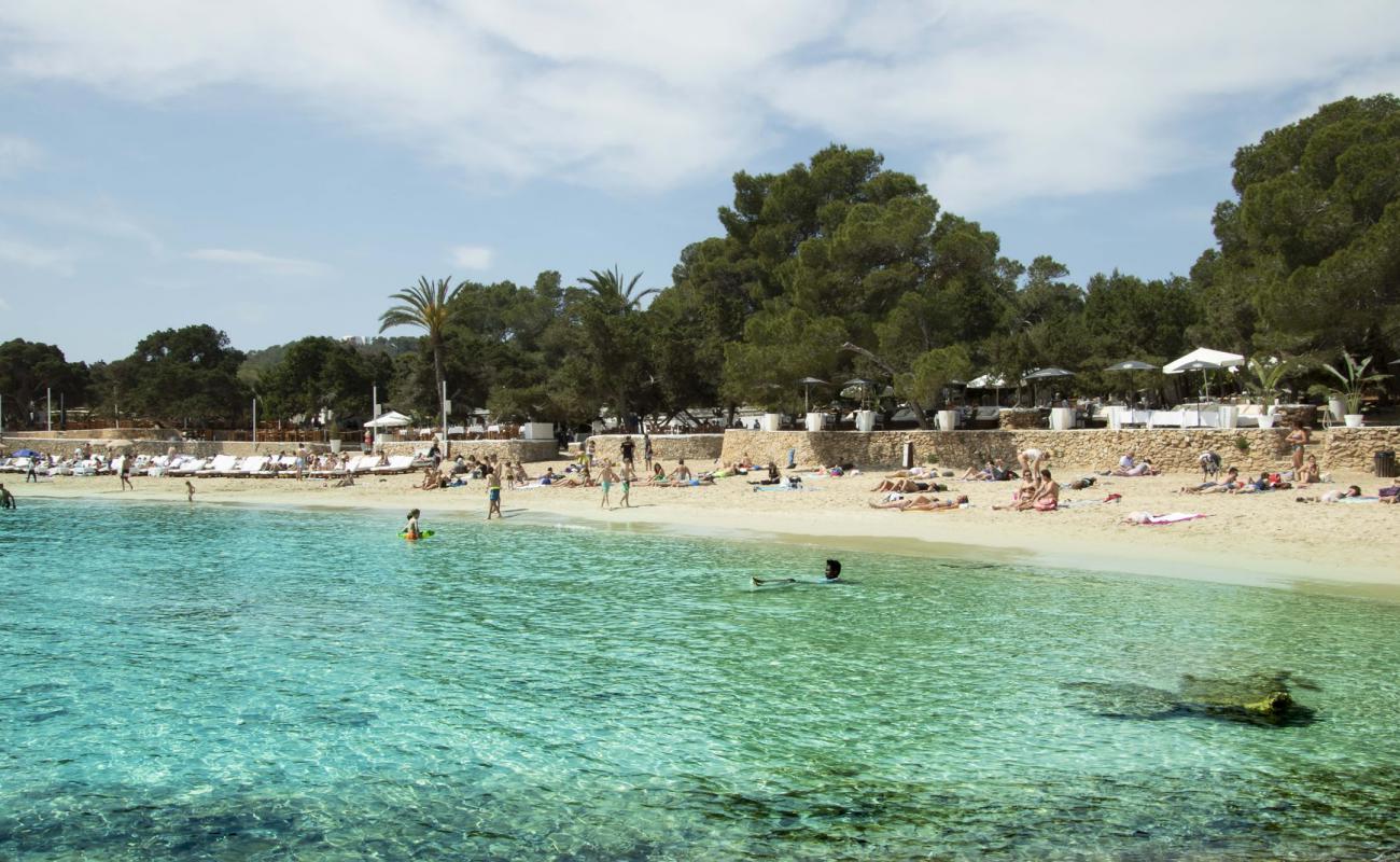 Foto af Cala Bassa med lys fint sand overflade