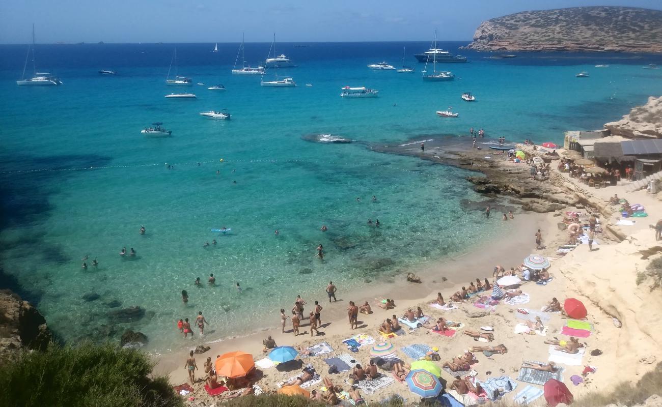 Foto af Playa Cala Conta med lys fint sand overflade