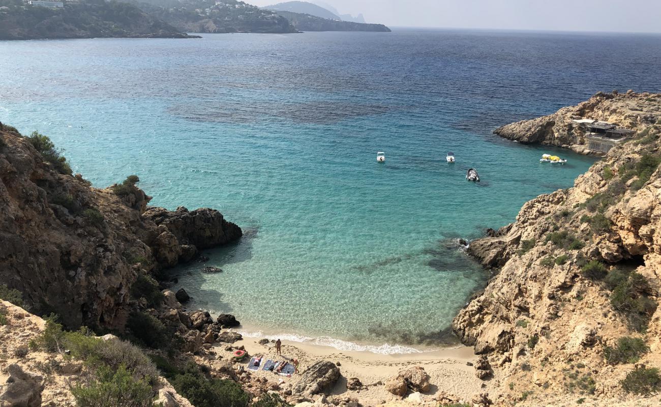 Foto af Cala Tarida pequena II med lys fint sand overflade