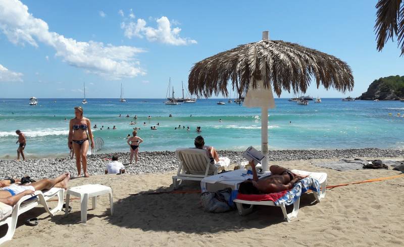 Foto af Platja des Jordal med let sand og småsten overflade