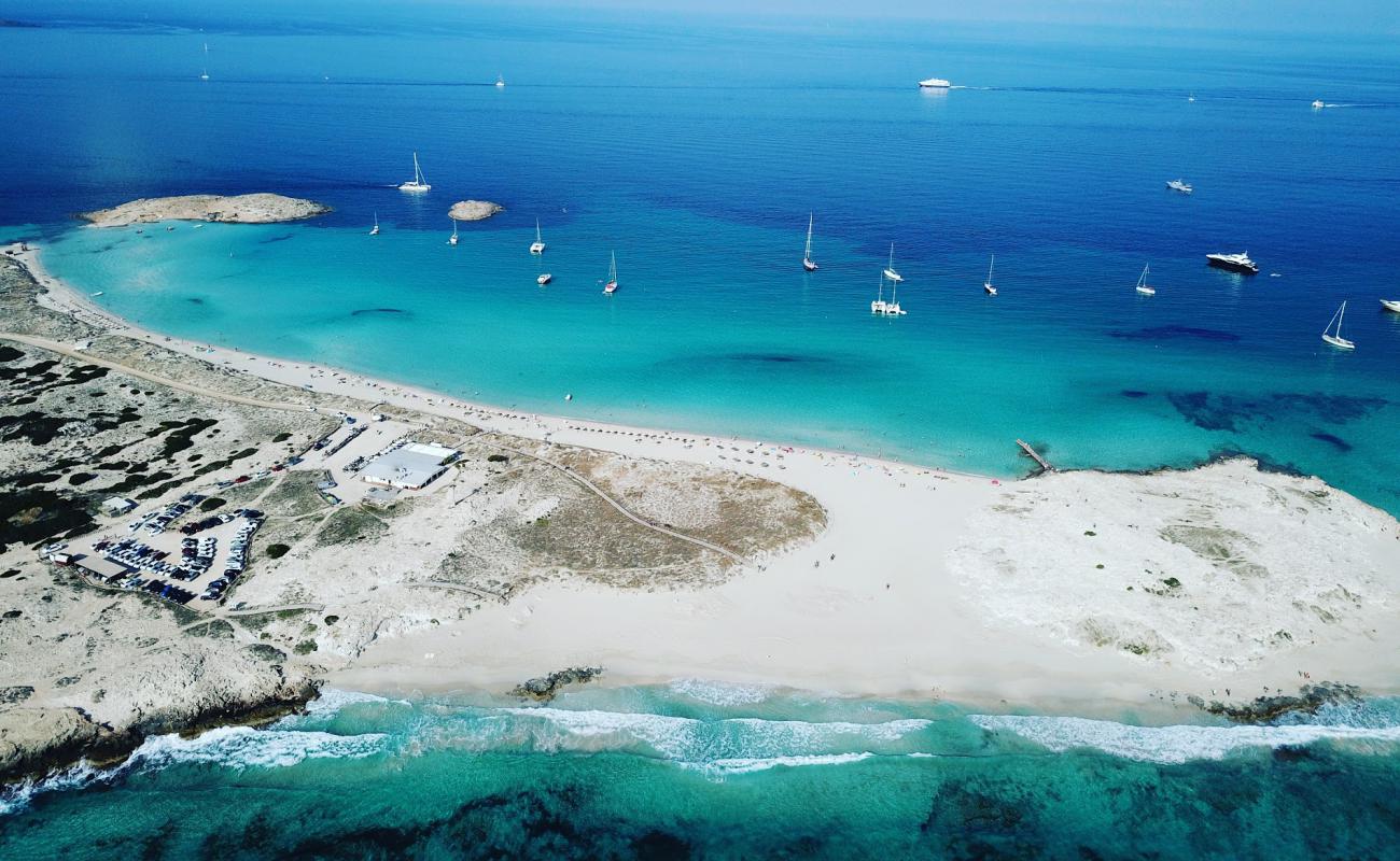 Foto af Platja de les Illetes med hvidt fint sand overflade