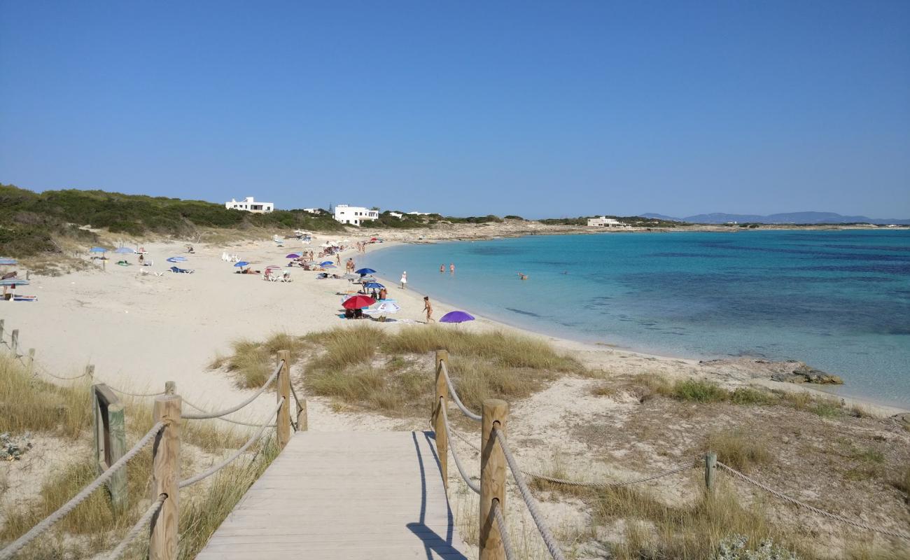 Foto af Playa de Ses Canyes med hvidt fint sand overflade