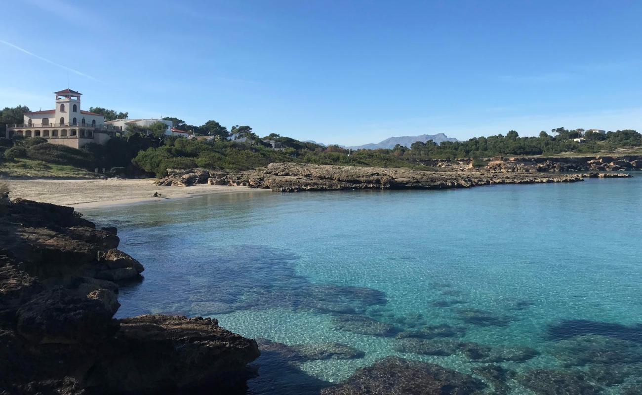 Foto af Sant Pere Strand med lys fint sand overflade