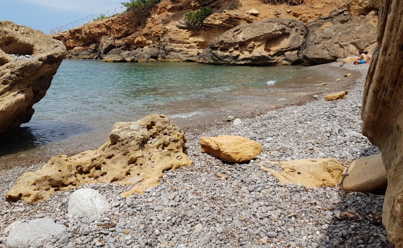 Foto af Pedra Foguera beach med let sand og småsten overflade