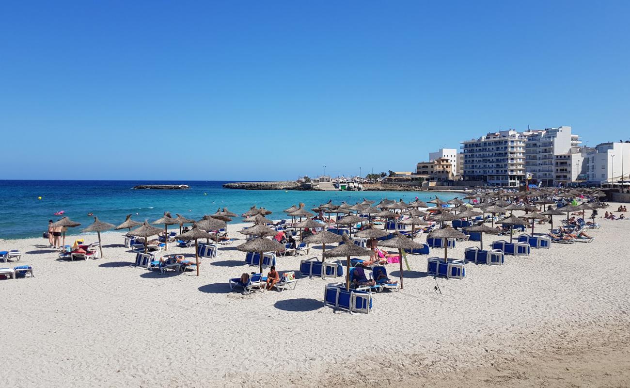 Foto af Playa S'illot med lys fint sand overflade