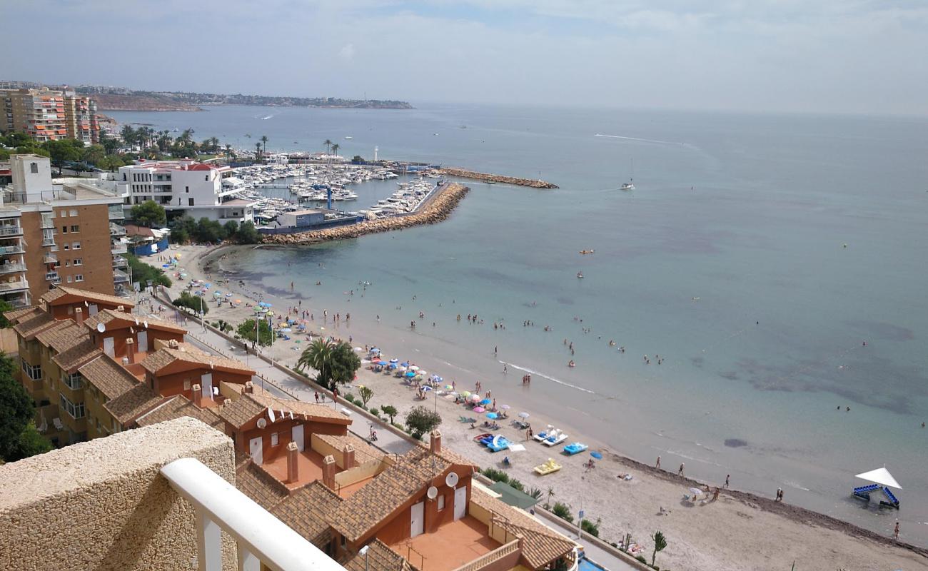 Foto af Campoamor Strand med lys sand overflade