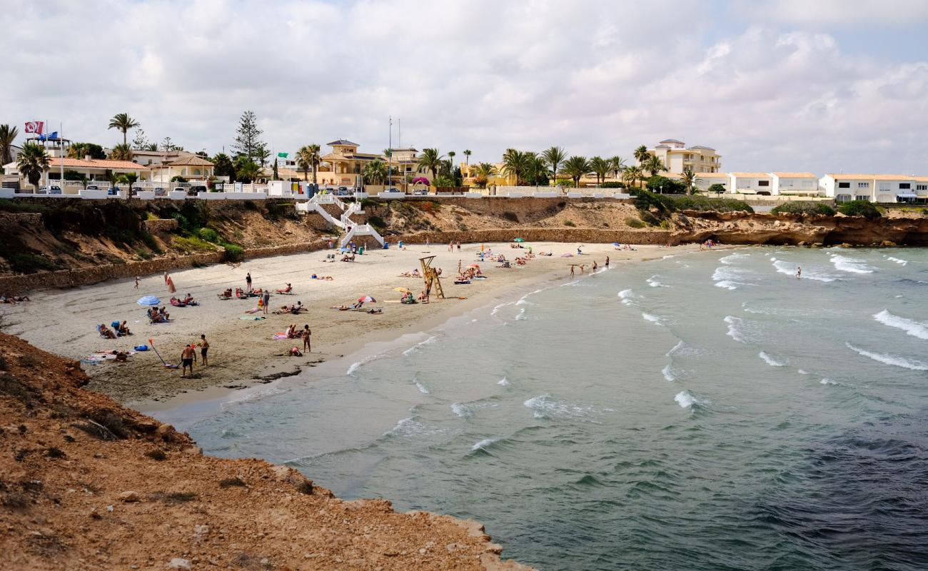 Foto af Playa Cala Cerrada med brunt sand overflade