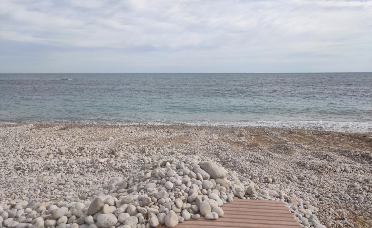 Foto af Platja del Cap Negret med let sand og småsten overflade