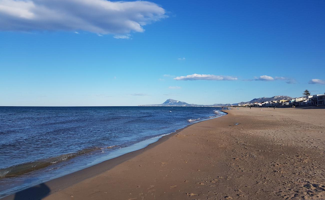 Foto af Platja de Pau Pi med brunt sand overflade