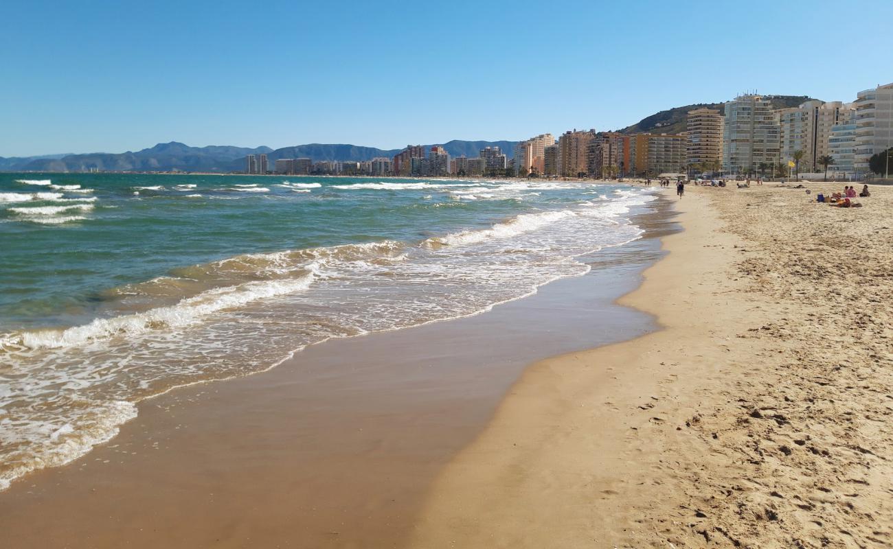 Foto af Playa del Raco med brunt sand overflade