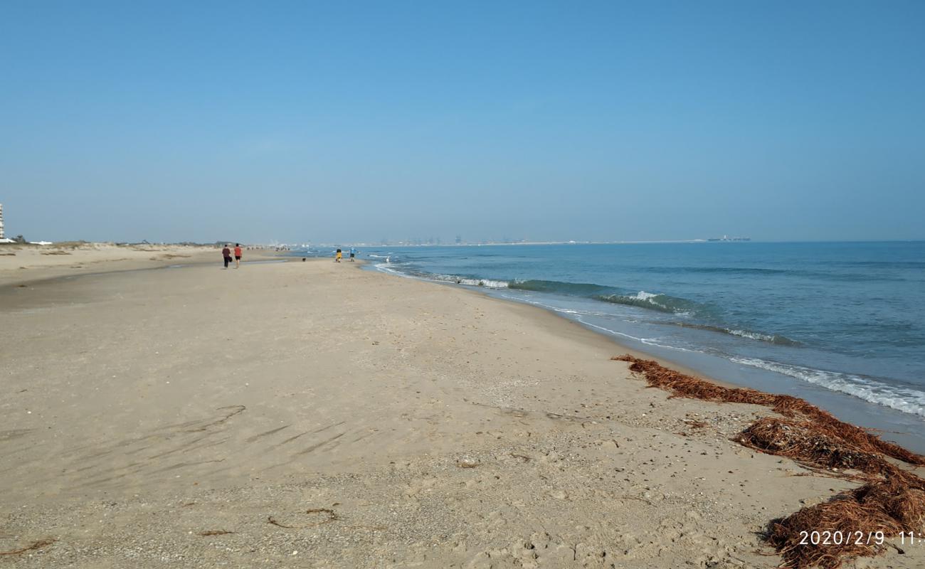 Foto af Platja la Garrofera med brunt sand overflade