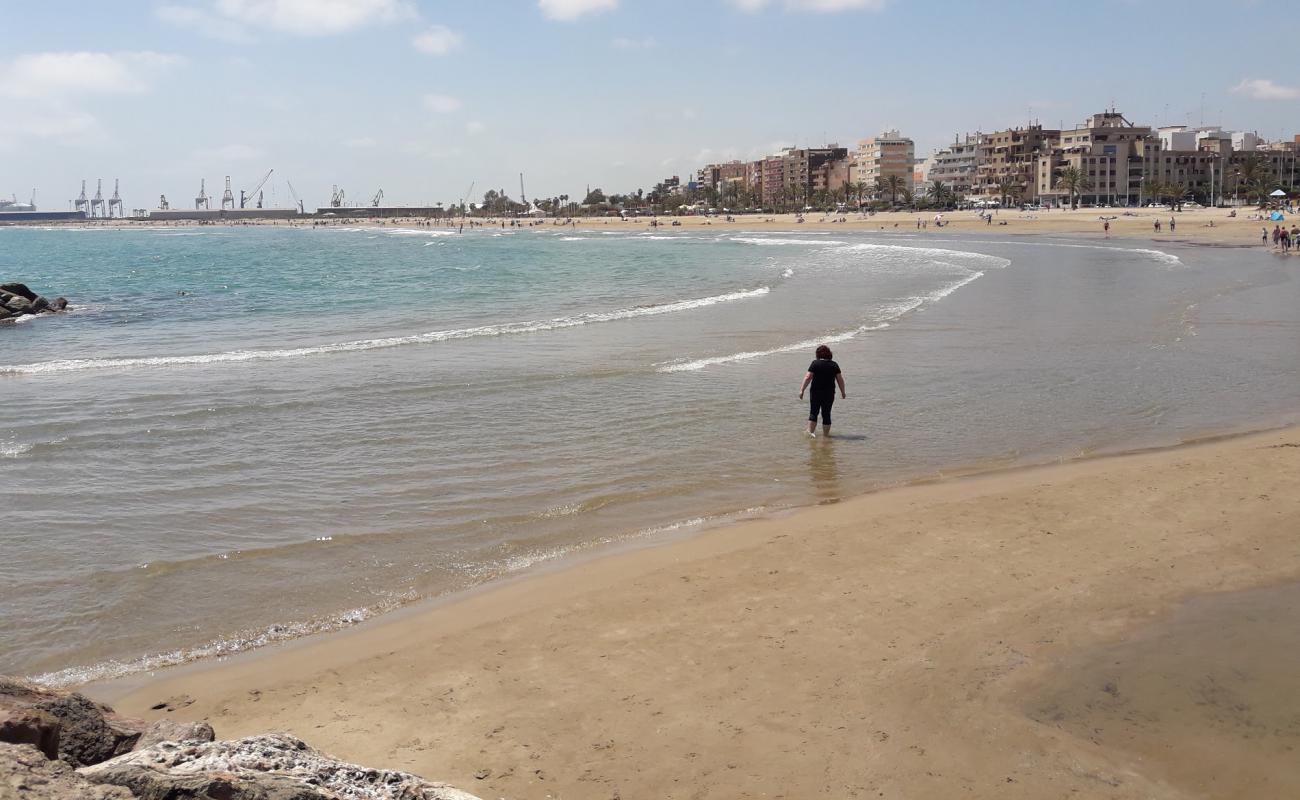 Foto af Puerto de Sagunto med fin brunt sand overflade