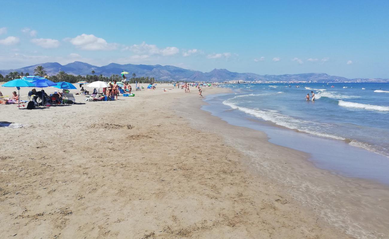 Foto af Playa del Pinar med brunt sand overflade