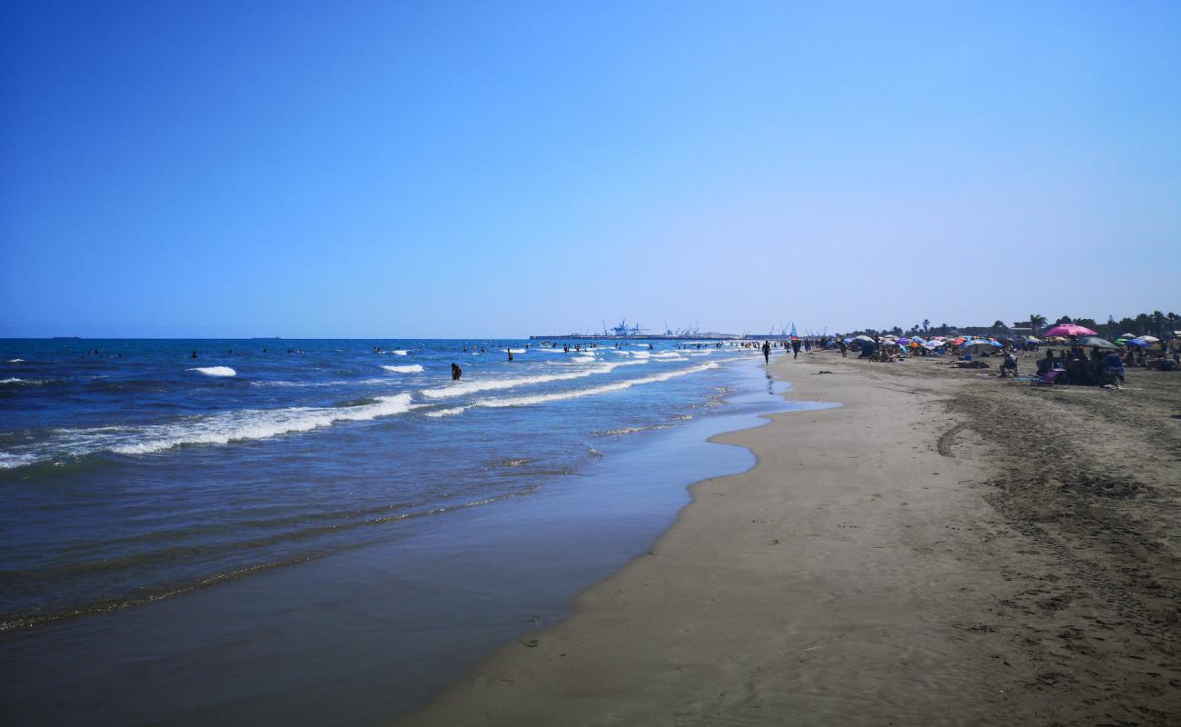 Foto af Platja del Gurugu med brunt sand overflade