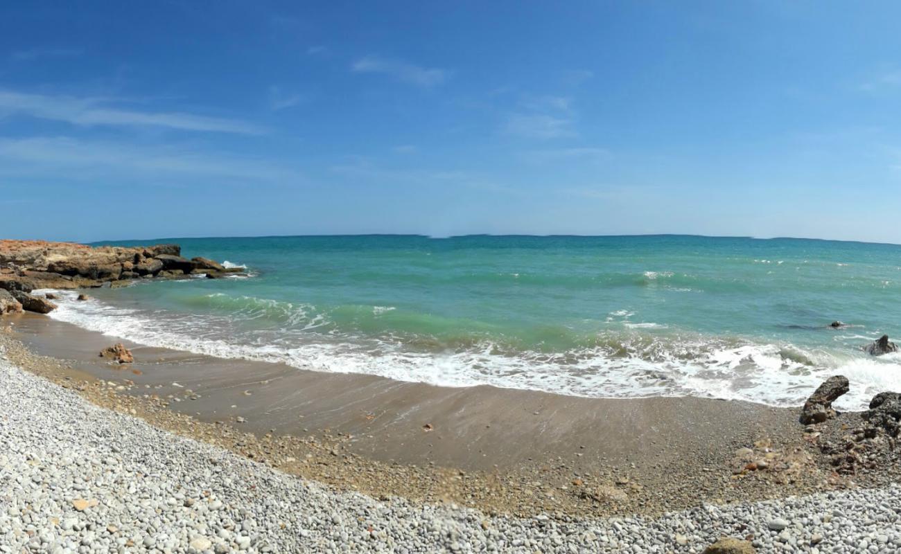 Foto af Platja del Moro 2 med gråt sand og småsten overflade