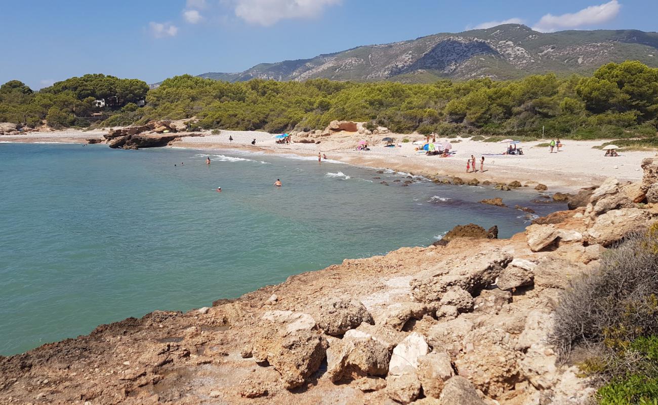 Foto af Cala Argilaga med let sand og småsten overflade