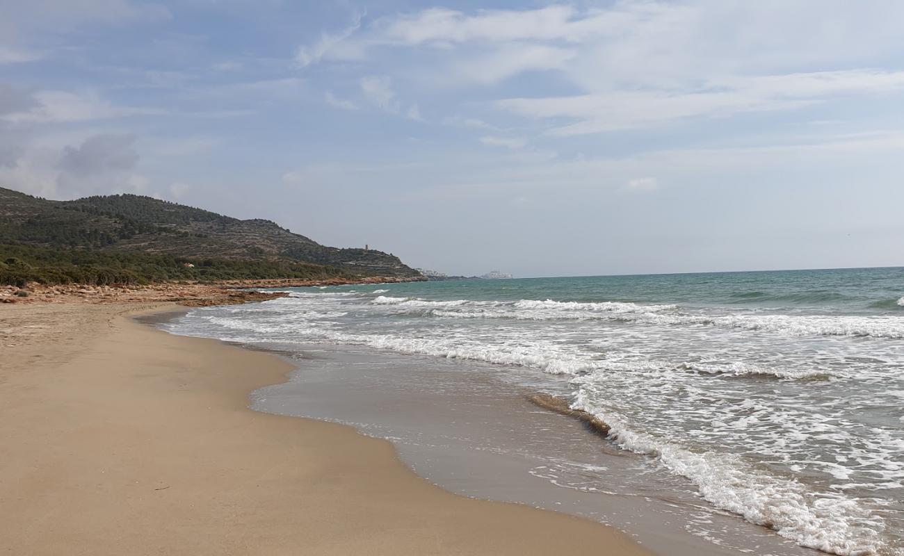 Foto af Platja del Russo med brunt sand overflade