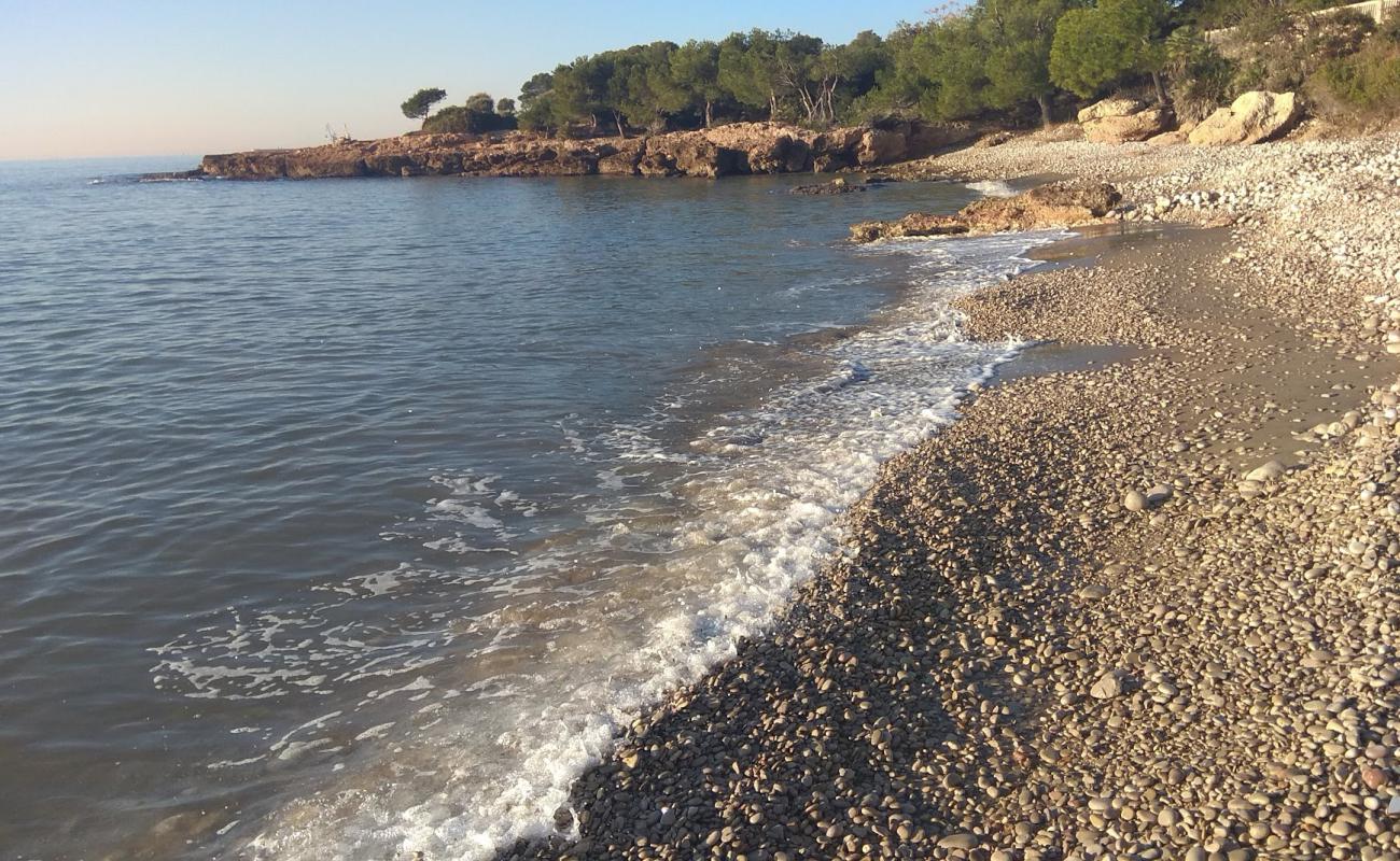 Foto af Montsia Mar med brunt sand og sten overflade