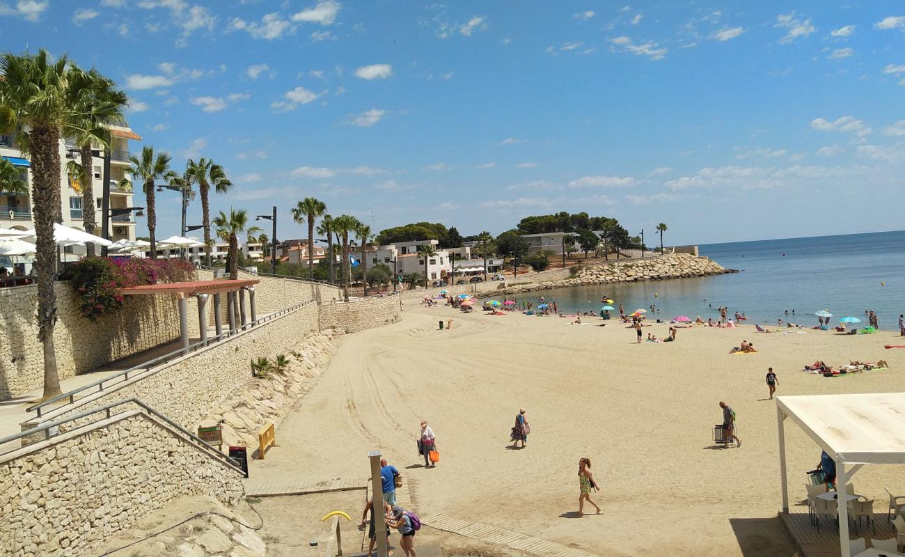 Foto af Platja De Les Avellanes med brunt sand overflade