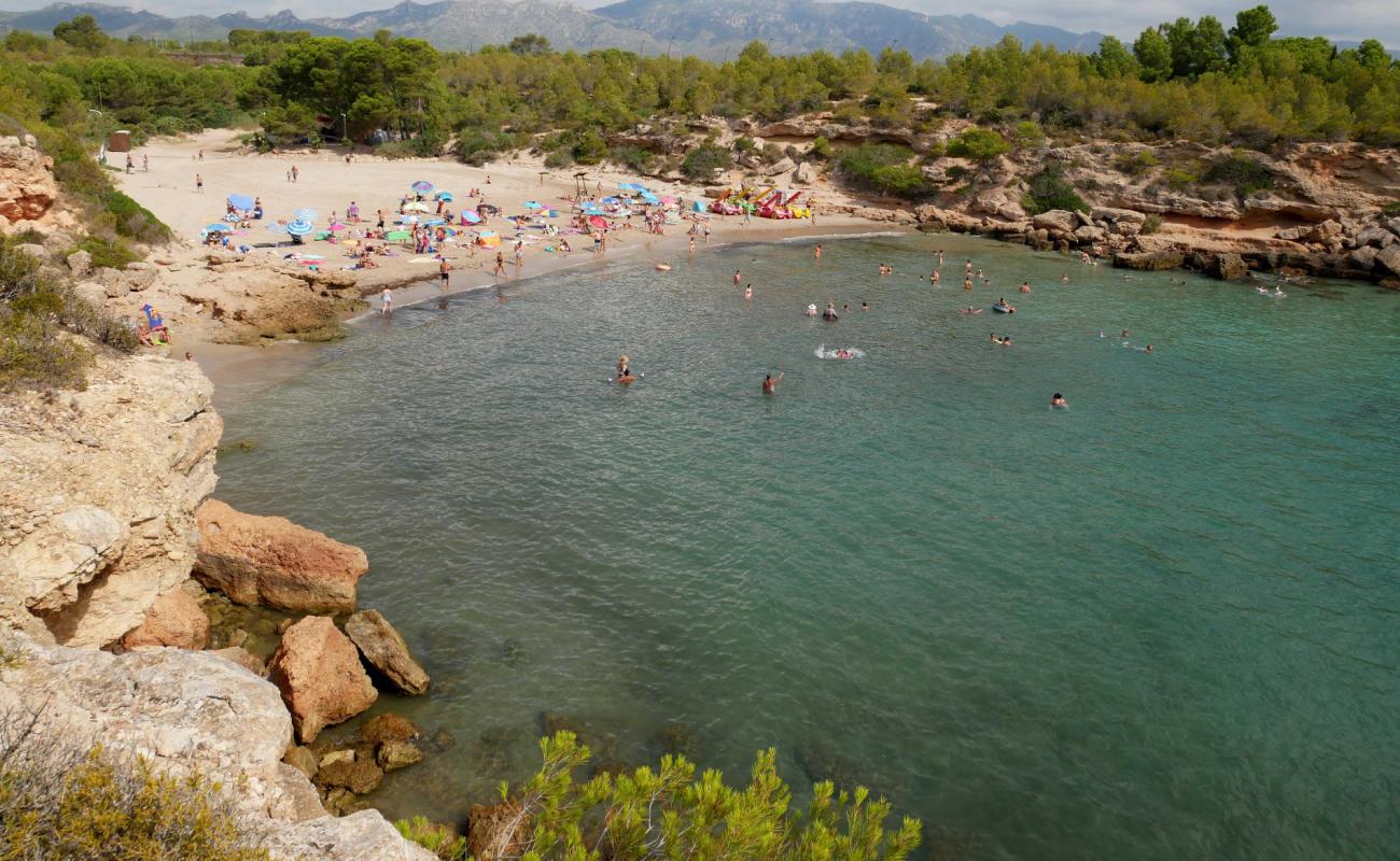 Foto af Cala Forn med lys sand overflade