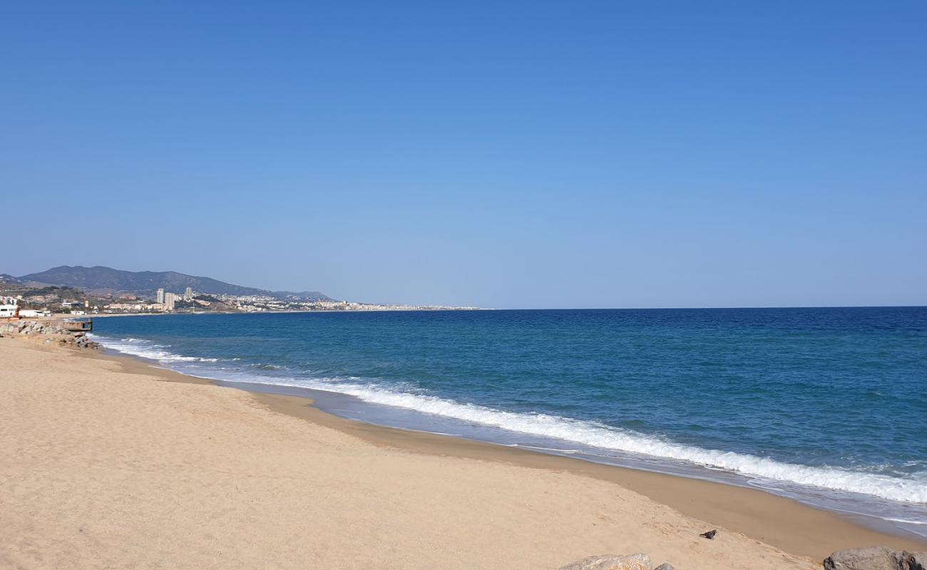 Foto af Badalona Strand med lys sand overflade