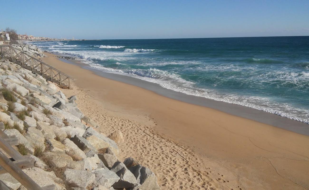 Foto af Montgat Strand med lys sand overflade