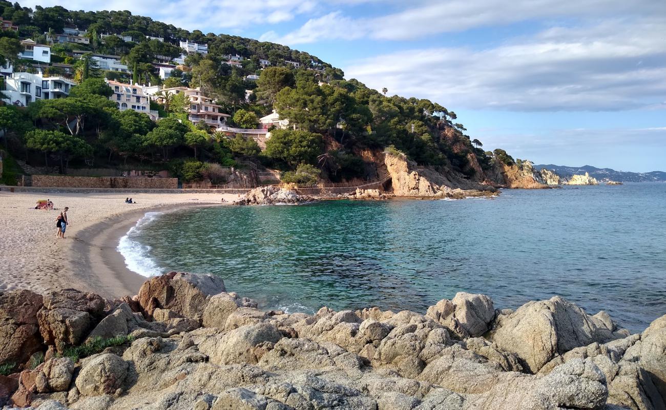 Foto af Cala Bona Strand med lys fint sand overflade