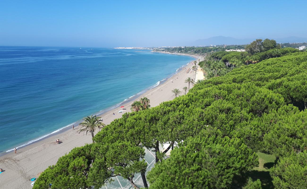 Foto af Playa de Nagueles med grå sand overflade