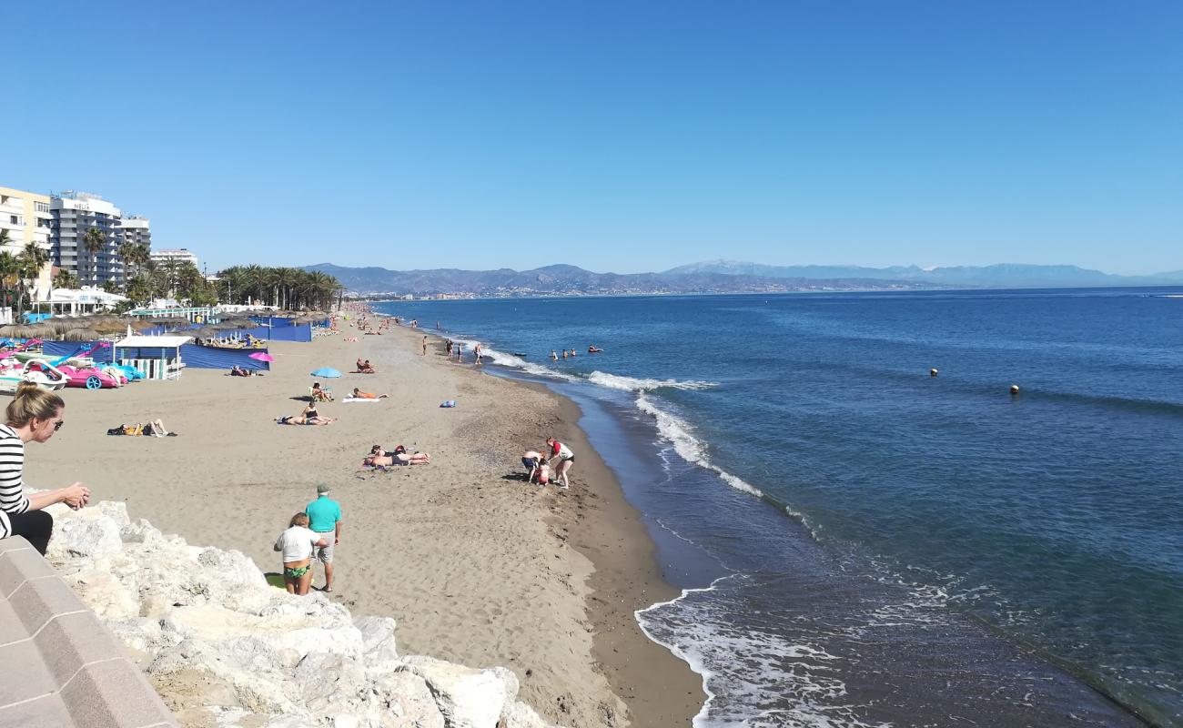 Foto af Carihuela Strand med grå sand overflade