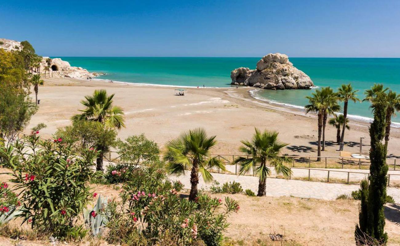 Foto af Playa Penon med grå sand overflade